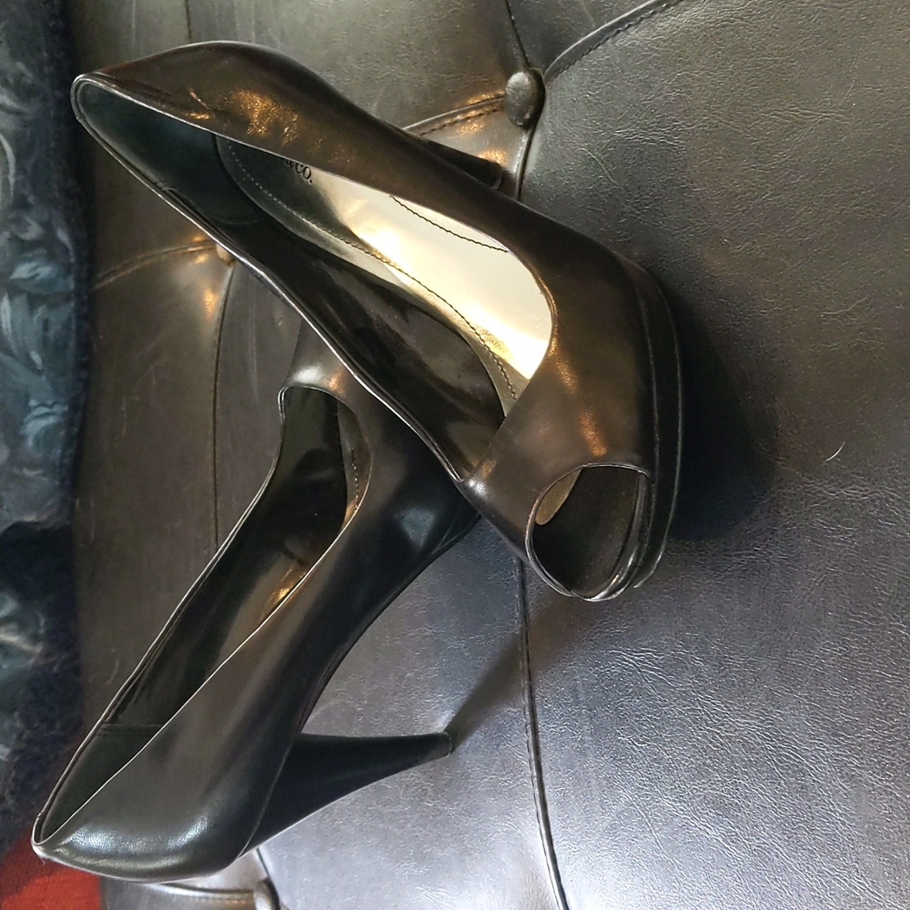 Heels - Picture 4 of 4